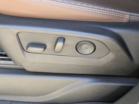 Used 2024 Chevrolet Suburban High Country image 23