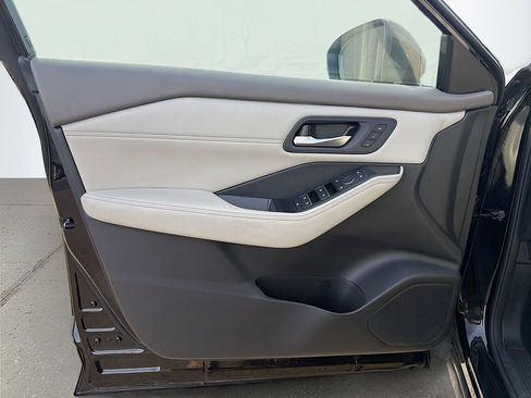 Used 2023 Nissan Rogue SL image 24