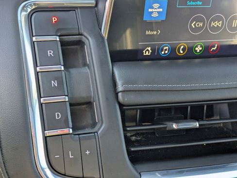 Used 2021 Chevrolet Tahoe Z71 w/ Luxury Package image 17