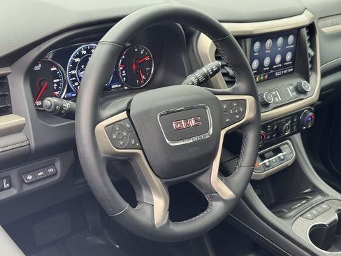Used 2023 GMC Acadia Denali image 18
