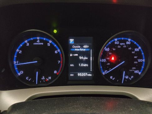 Used 2018 Toyota RAV4 LE image 23