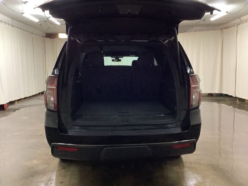 Used 2022 Chevrolet Suburban Z71 w/ Luxury Package AWD/4WD image 7