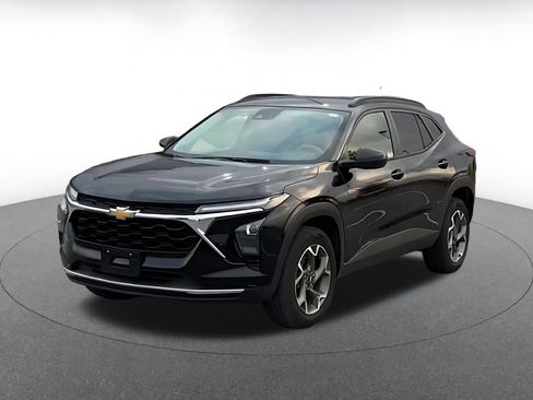 Used 2025 Chevrolet Trax LT image 7