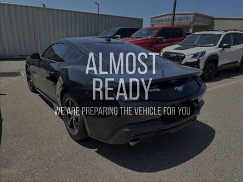 Used 2025 Ford Mustang Coupe RWD image 3