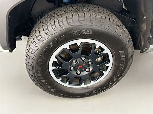 Used 2025 Toyota Tacoma TRD Off-Road image 11