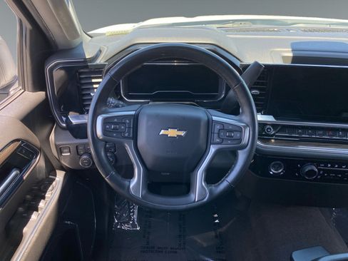 Used 2023 Chevrolet Silverado 1500 LT w/ Z71 Off-Road Package AWD/4WD image 12