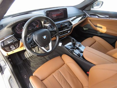 Used 2022 BMW 530i xDrive 530i xDrive w/ Premium Package image 11