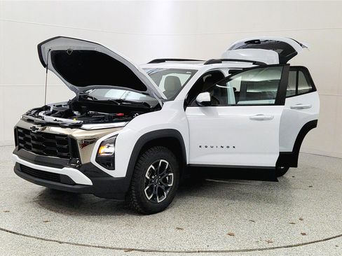 New 2026 Chevrolet Equinox ACTIV w/ Convenience Package III FWD image 10