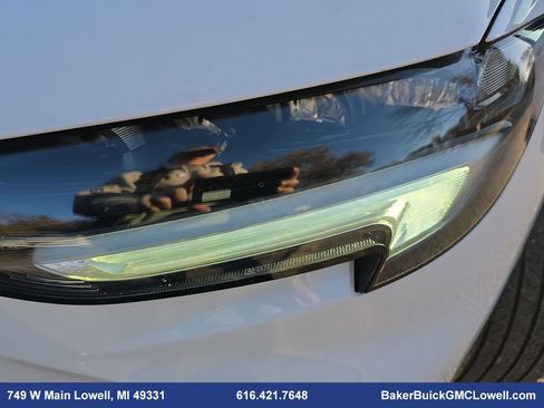 Used 2023 Buick Envision Essence w/ Sport Touring Package image 32