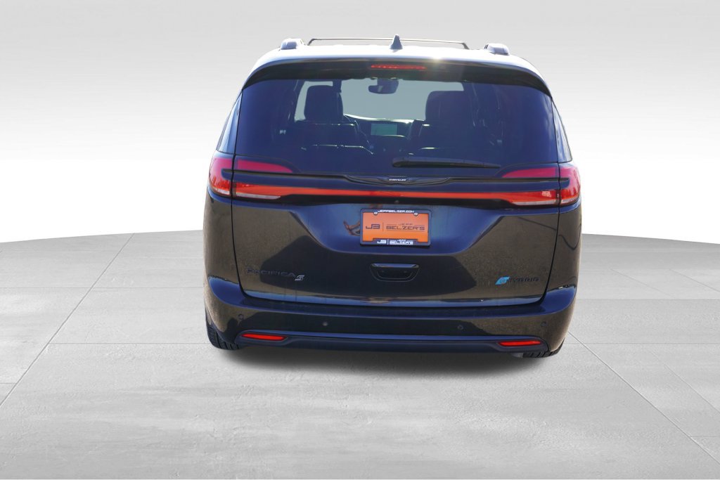 Used 2024 Chrysler Pacifica Premium FWD image 6
