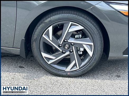 New 2026 Hyundai Elantra Limited FWD image 9
