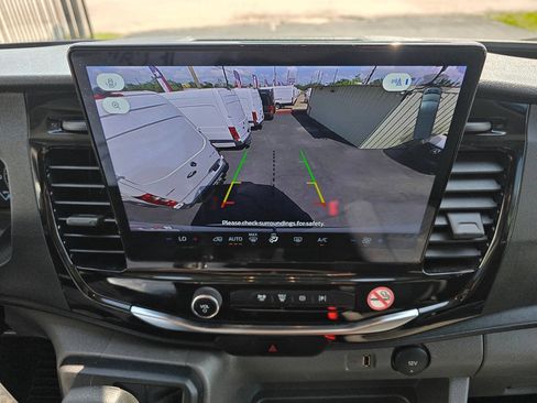 Used 2025 Ford Transit 350 XLT image 10