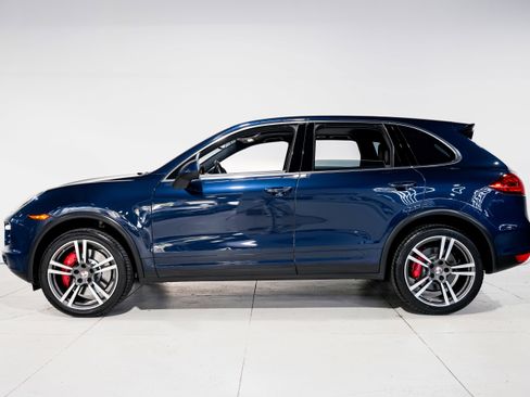 Used 2012 Porsche Cayenne Turbo image 7