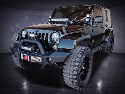 Used 2015 Jeep Wrangler Unlimited Sahara w/ Connectivity Group AWD/4WD image 35