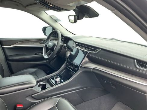 Used 2024 Jeep Grand Cherokee Limited image 10