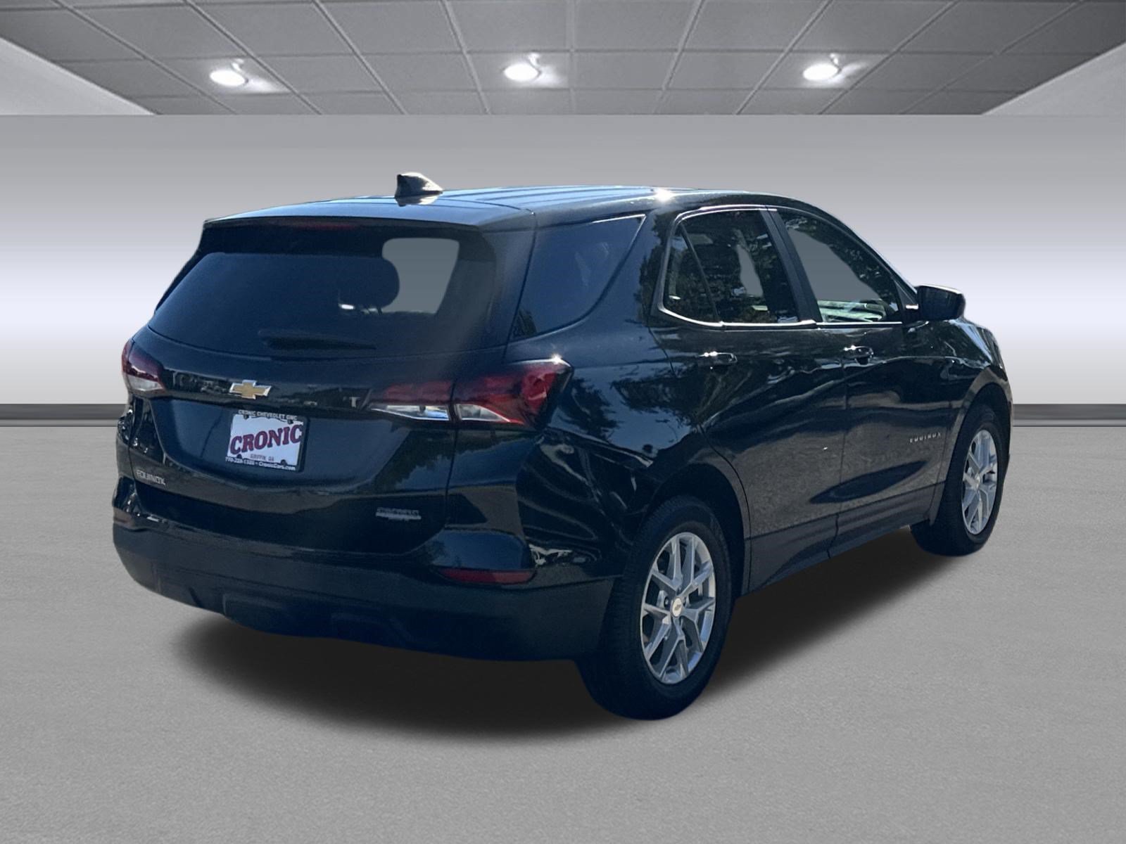Used 2023 Chevrolet Equinox LS w/ LS Convenience Package FWD image 3