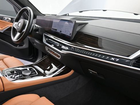 Used 2025 BMW X7 xDrive40i w/ M Sport Package image 20