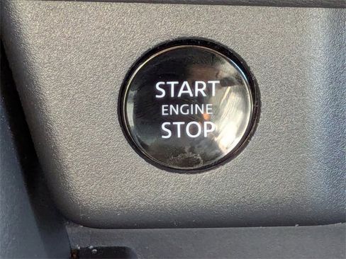 Used 2025 Nissan Rogue SV image 34