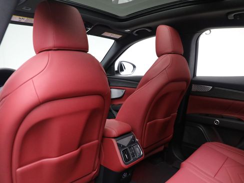 New 2025 Maserati Grecale GT image 21