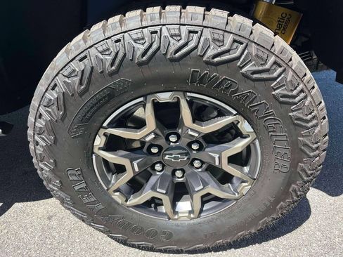 Certified 2026 Chevrolet Colorado ZR2 w/ Technology Package AWD/4WD image 12
