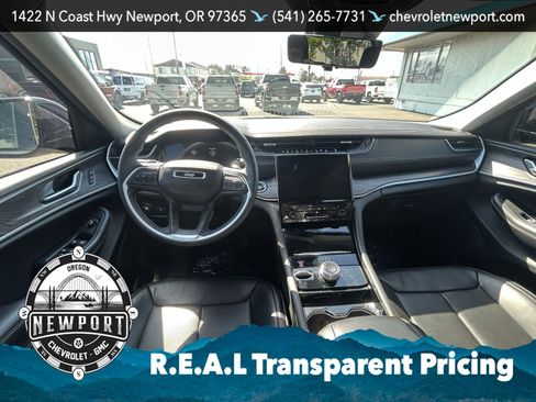 Used 2023 Jeep Grand Cherokee Limited w/ Luxury Tech Group II AWD/4WD image 12