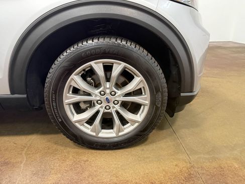 Used 2023 Ford Explorer XLT w/ Equipment Group 202A AWD/4WD image 90