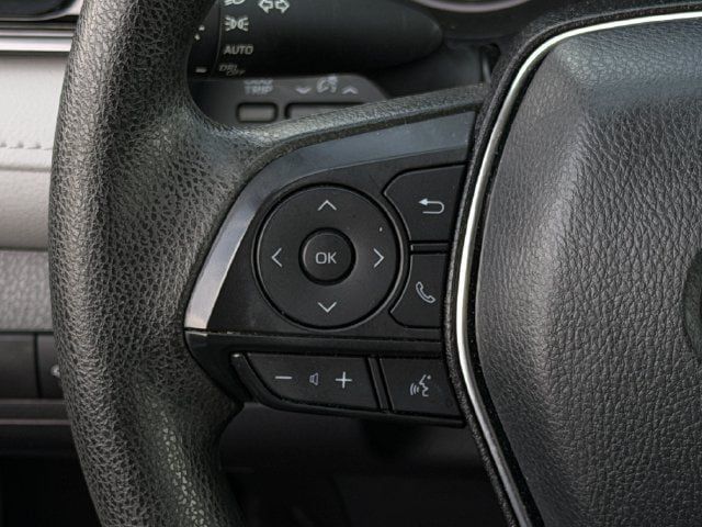 Used 2020 Toyota Camry LE FWD image 13