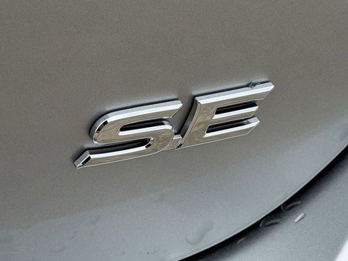 Used 2024 Toyota Camry SE FWD image 11