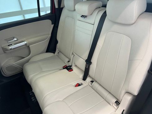 Used 2020 Mercedes-Benz GLB 250 4MATIC image 28