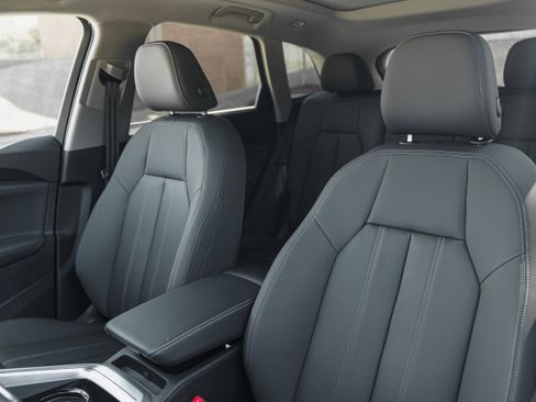 Certified 2025 Audi Q5 Premium w/ Convenience Package image 22