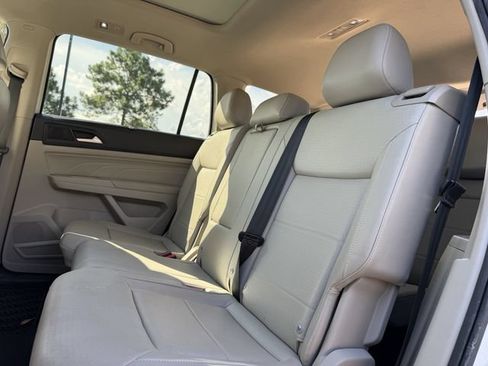 Used 2021 Volkswagen Atlas SE w/ Panoramic Sunroof Package FWD image 22