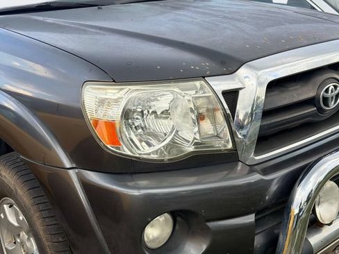 Used 2010 Toyota Tacoma PreRunner w/ SR5 Pkg #2 RWD image 4