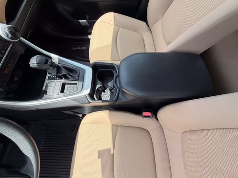 Used 2019 Toyota RAV4 LE FWD image 17
