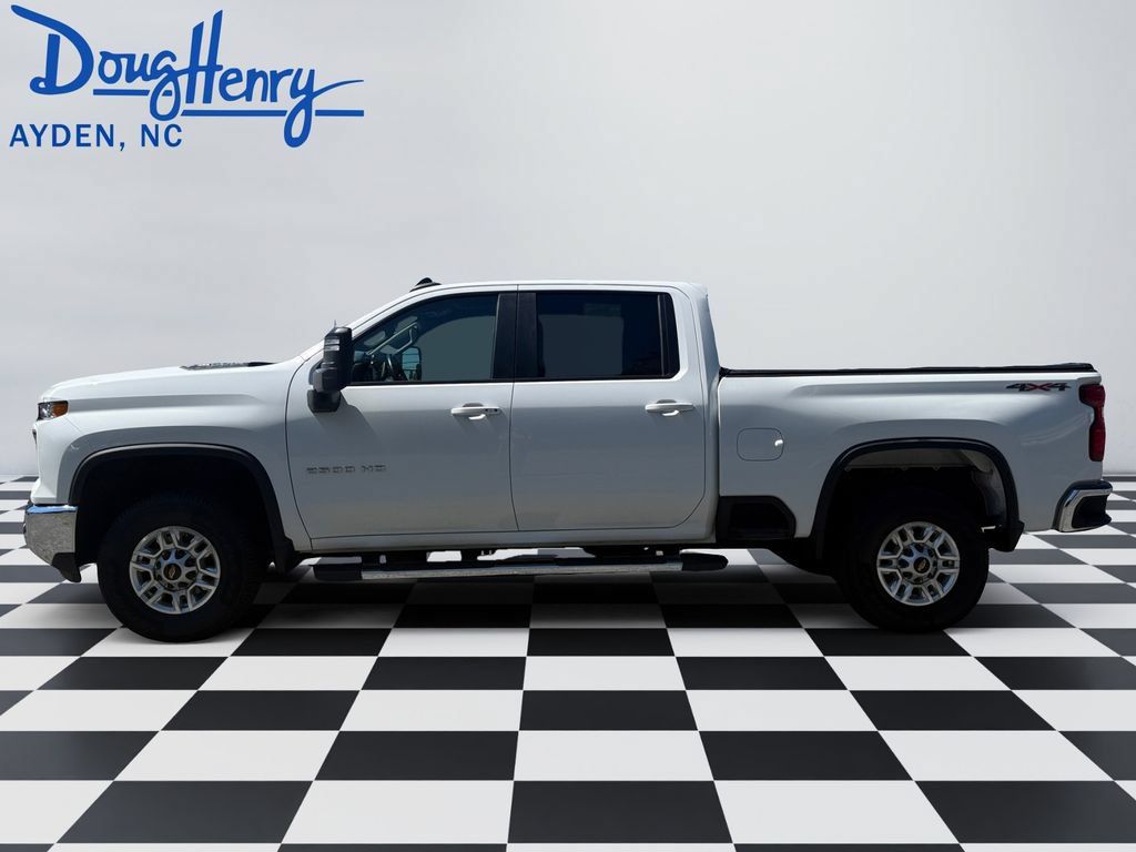 Used 2024 Chevrolet Silverado 2500 LT AWD/4WD image 2