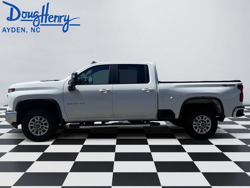 Used 2024 Chevrolet Silverado 2500 LT AWD/4WD image 2