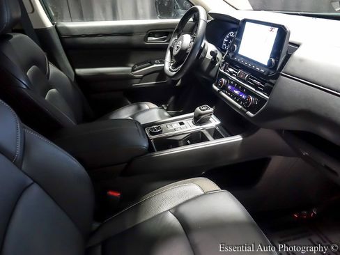 Used 2023 Nissan Pathfinder SL image 34