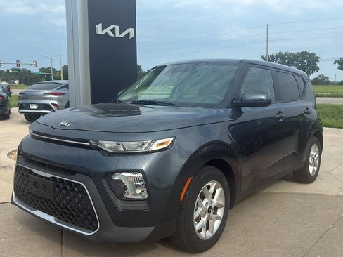 Used 2021 Kia Soul S FWD image 1