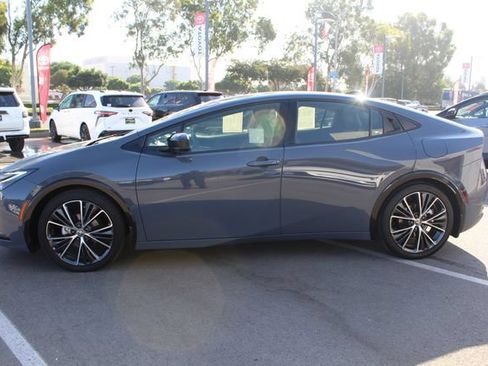 Certified 2026 Toyota Prius XLE FWD image 6