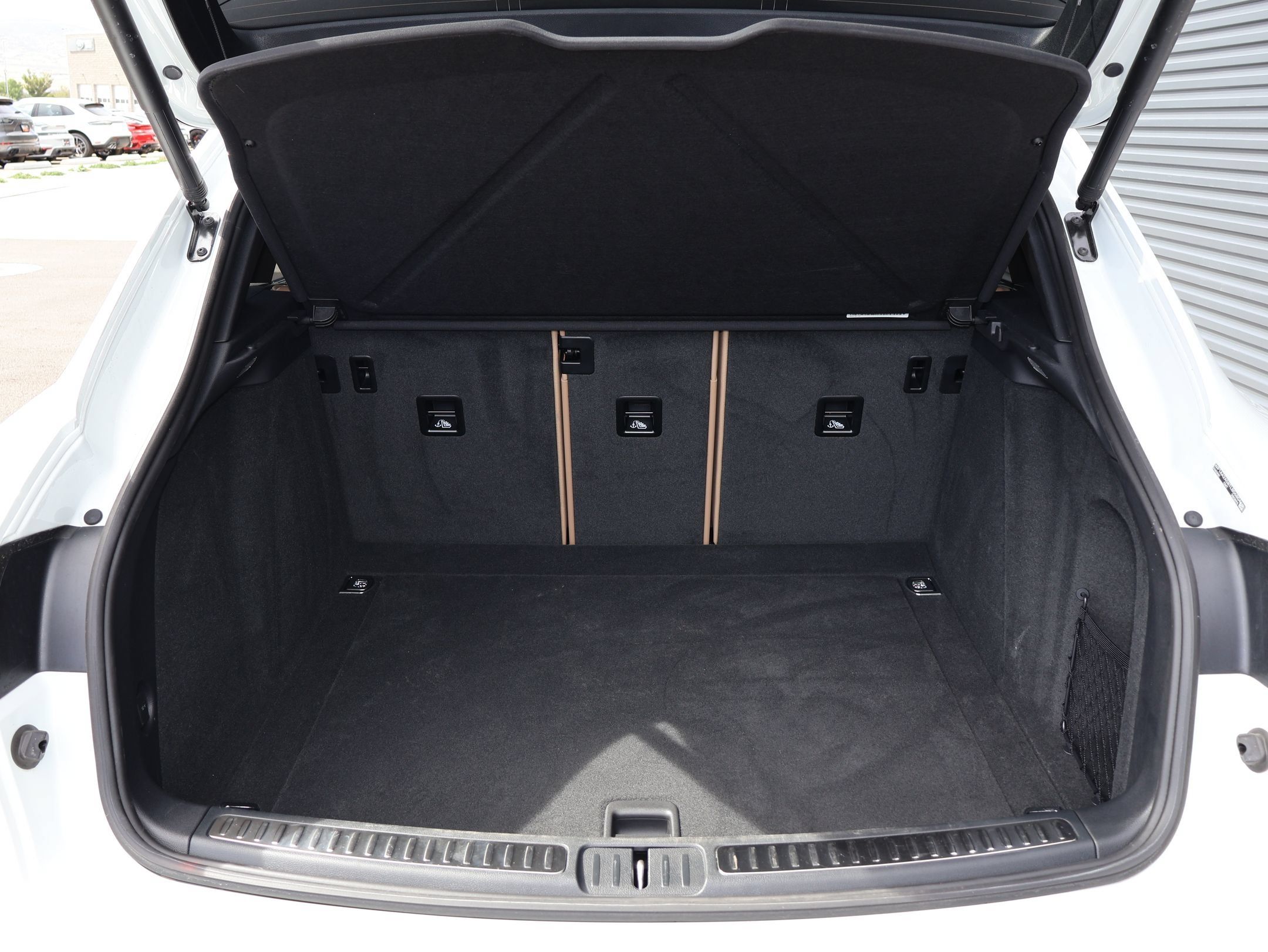 Certified 2026 Porsche Macan AWD/4WD image 30