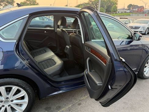 Used 2013 Volkswagen Passat 2.5 SEL FWD image 24