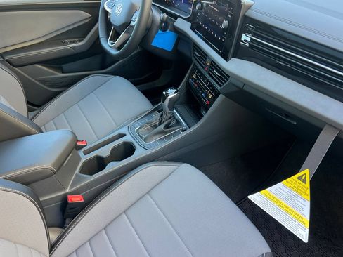 New 2026 Volkswagen Jetta SE FWD image 15