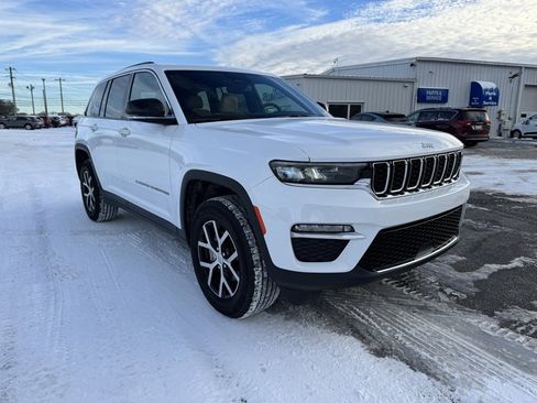 Used 2024 Jeep Grand Cherokee Limited w/ Trailer Tow Package image 10