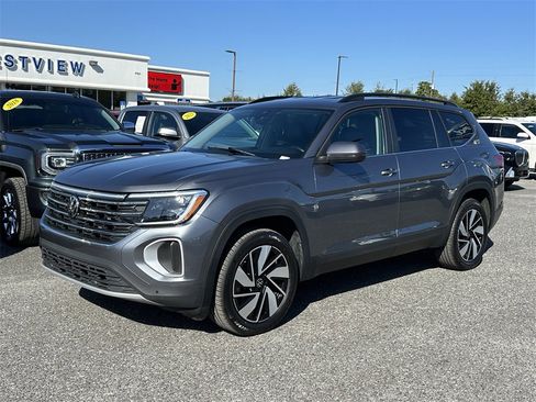 Used 2025 Volkswagen Atlas SE image 10