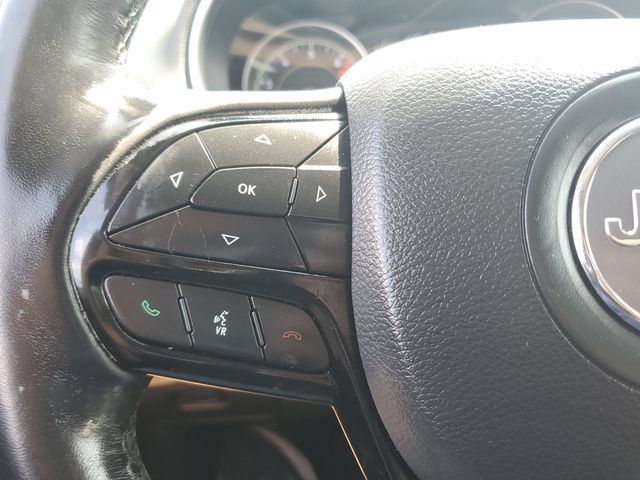 Used 2021 Jeep Cherokee Latitude Plus AWD/4WD image 23