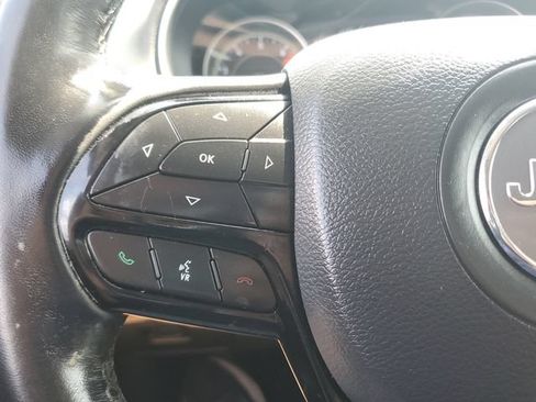 Used 2021 Jeep Cherokee Latitude Plus AWD/4WD image 23