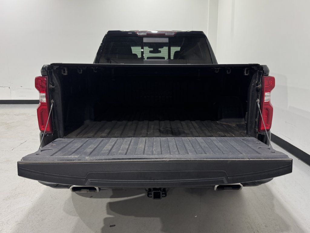 Used 2022 Chevrolet Silverado 1500 High Country w/ Safety Package II AWD/4WD image 26