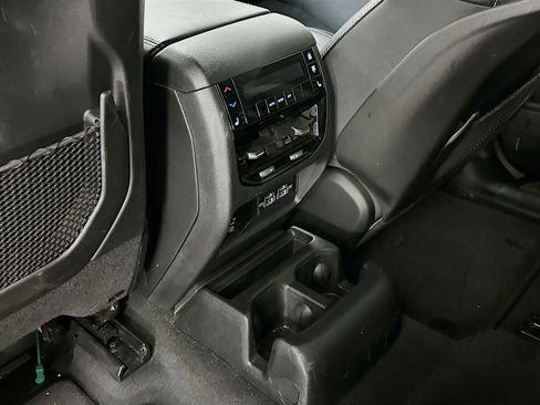 Used 2024 Jeep Grand Cherokee L Limited w/ Luxury Tech Group II image 29