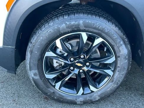 Used 2021 Chevrolet TrailBlazer LT w/ Convenience Package AWD/4WD image 16
