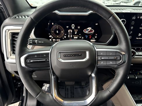 Used 2023 GMC Canyon Denali image 18