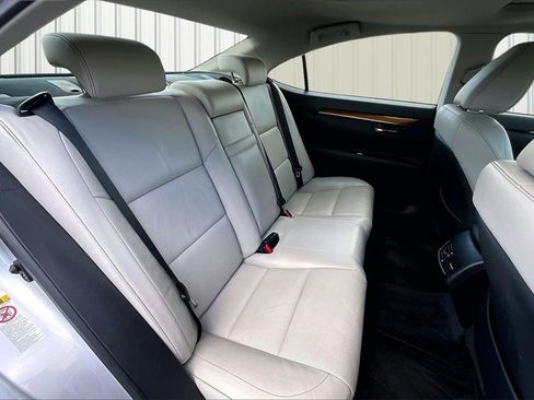 Used 2015 Lexus ES 300h image 21